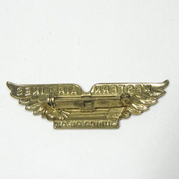 Western Airlines Junior Pilot Wings Pin Metal Badge Vintage - Picture 3 of 3